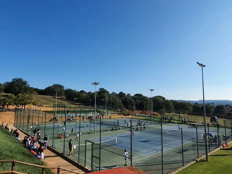 Costa Brava — корт, море, masia