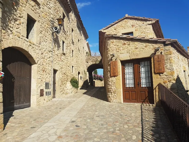 Empordà pre-spring — masias, gastro и тишина